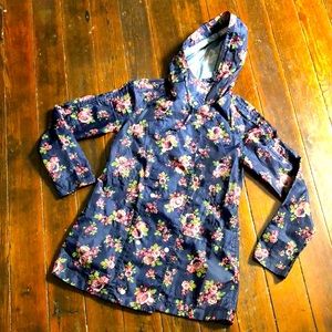 Leightweight Raincoat.